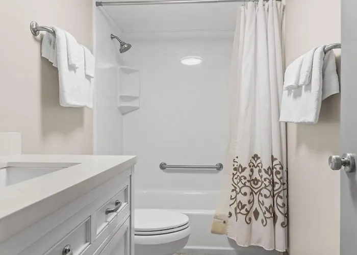 Apartment Gulf Tower Unit 8b